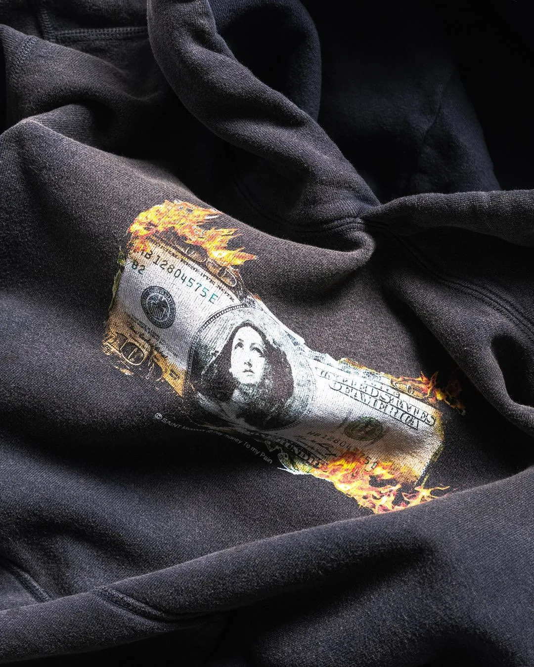 SAINT Mxxxxxx × PAY MONEY TO MY PAIN PTP_HOODIE/BRAND MONEY/BLK Co-branded PTP Virgin Mary dollar hoodie Washed black S-XL Assute dyeing The whole piece is sprayed with horse fade Mold customization joint main mark/washed mark Factory four-needle and six-thread workmanship No bone seams More comfortable to wear Repeated modification of proofing Authentic grade crack printing VINTAGE value is full